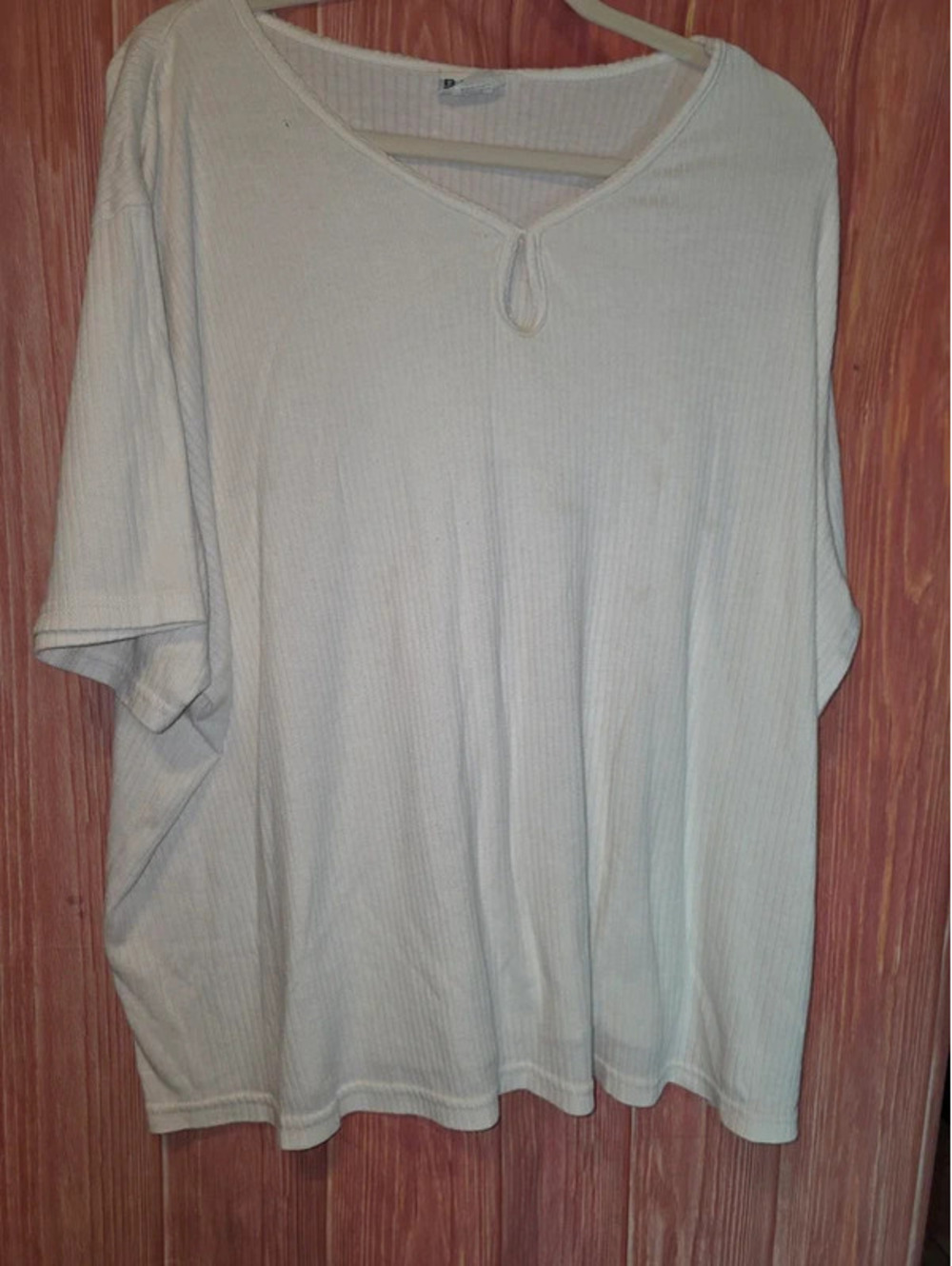 Basic Editions White Ribbed Keyhole V-Neck Short Sleeve Top Size 2X
